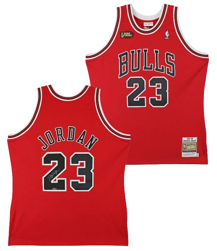 Basketball Jersey With Smooth Texture-Bulls Michael Jordan Signed 97-98 Red M&N HWC Authentic Jersey UDA #BAJ78459